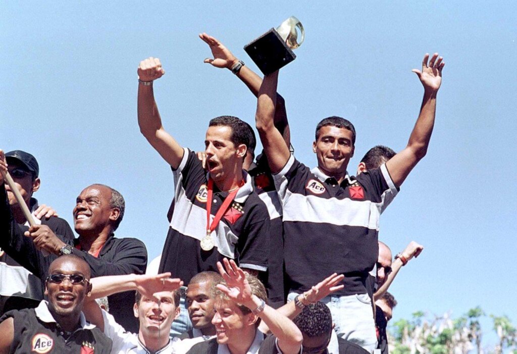 Romário e Euller são eleitos melhor dupla de ataque no Brasil dos últimos 20 anos