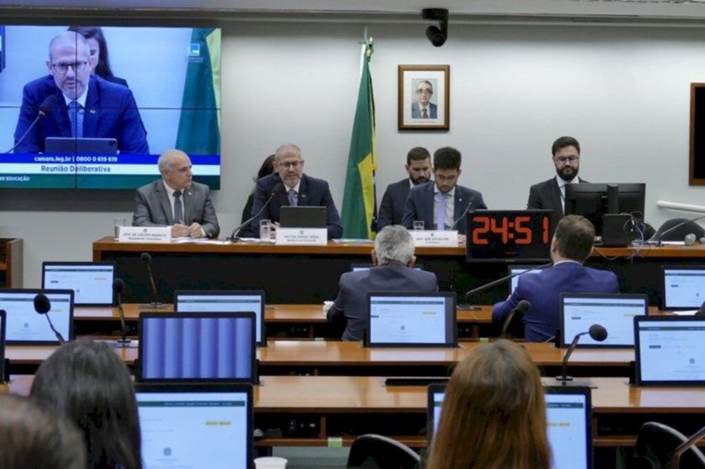 Ministro da Educação garante orçamento para executar políticas essenciais