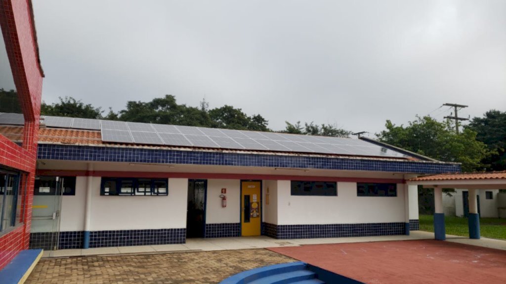 Placas fotovoltaicas são instaladas na Escola Municipal Marisa Timm Sari