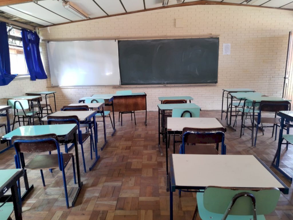 Governo estabelecerá nova data para reinício das aulas