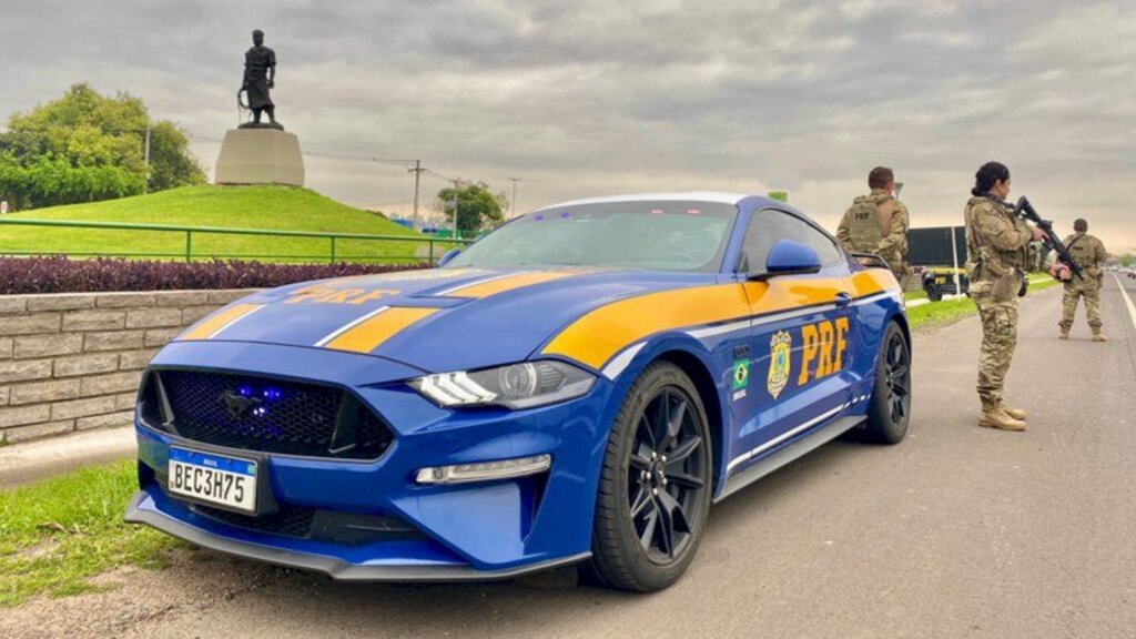 Mustang apreendido de traficante é transformado em viatura