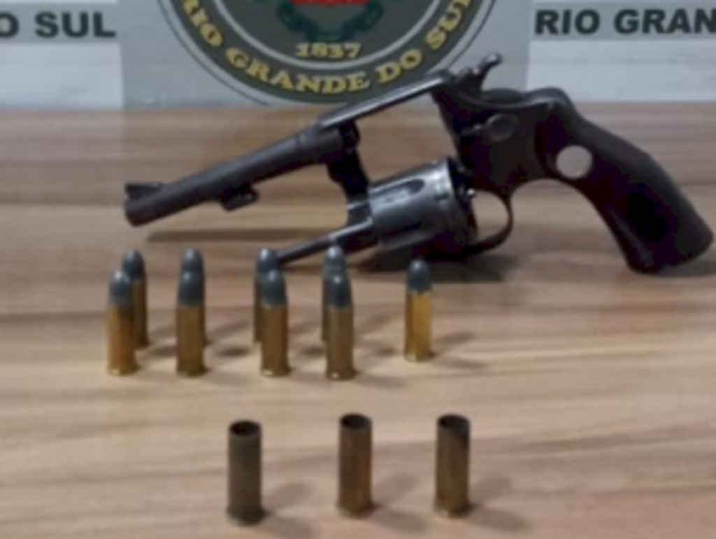 Homem é preso por porte ilegal de arma de fogo