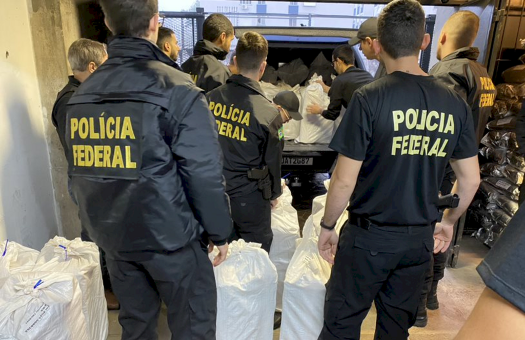 PF incinera 6,8 toneladas de drogas apreendidas