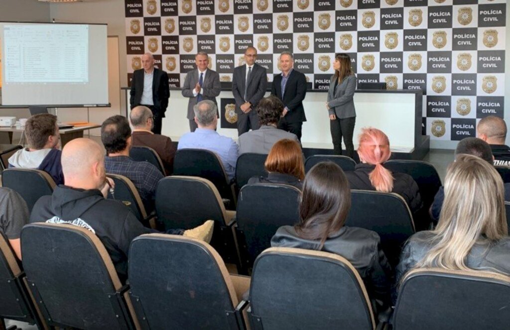 Policiais franceses ministram curso de Técnicas Especiais de Investigação