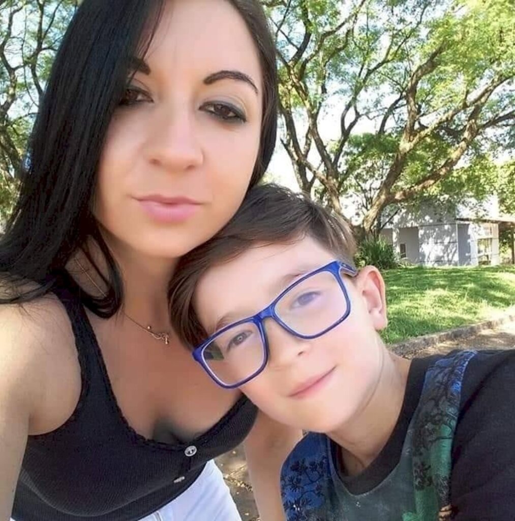 Reprodução Facebook - Alexandra é acusada de ter matado o filho, Rafael, de 11 anos.