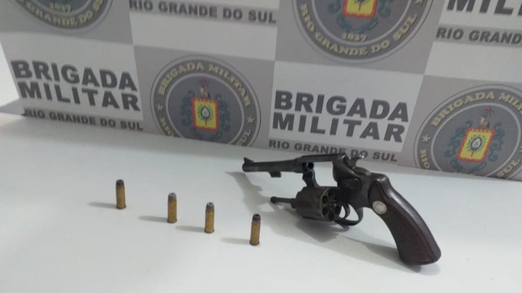 Brigada Militar prende homem por porte ilegal de arma