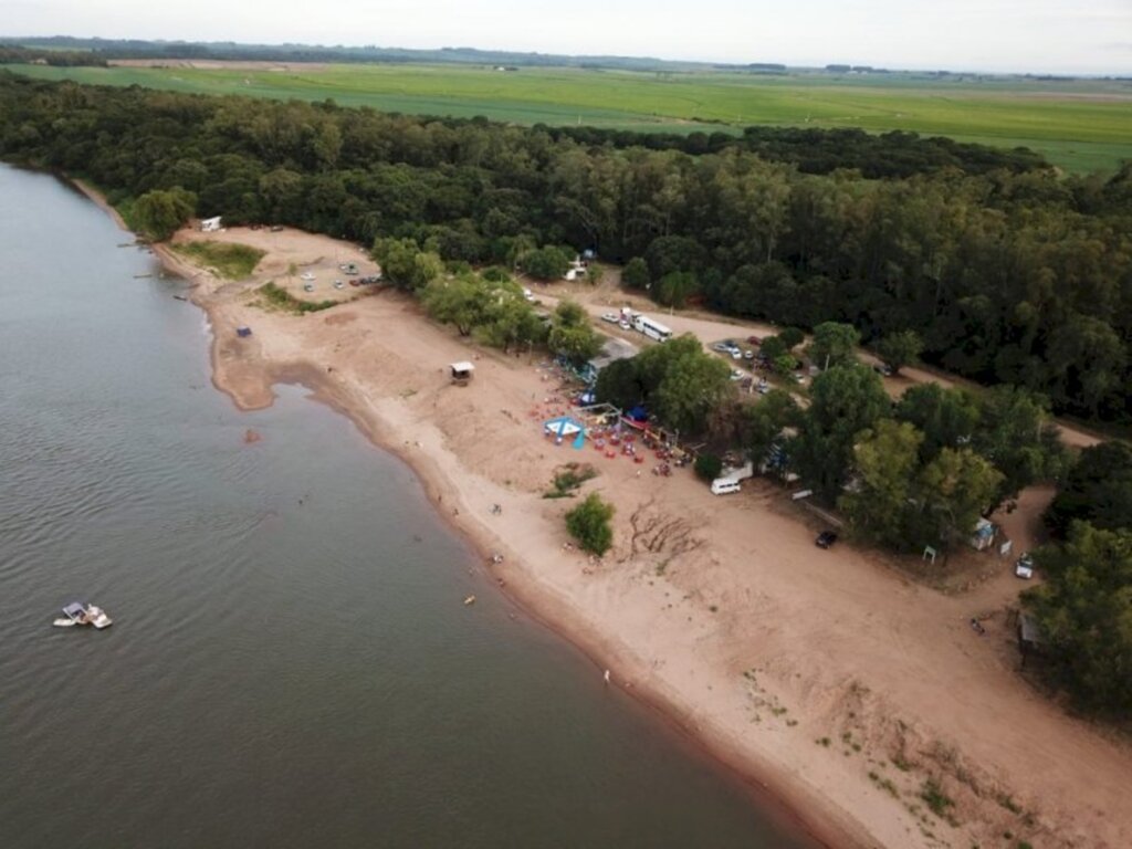 Defesa Civil instala sinalização na Praia Nova