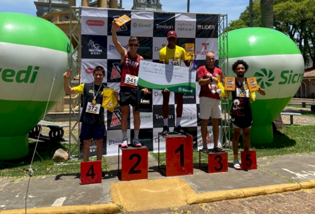 Mais de 100 atletas participaram da Meia Maratona ACJ