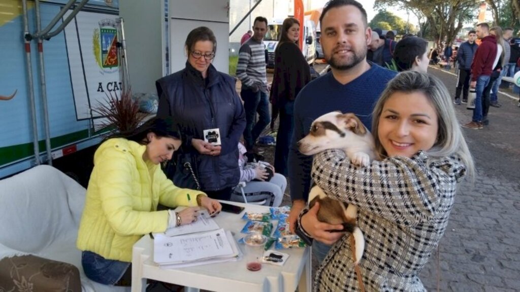 Mais de 15 filhotes são adotados durante a Fenarroz