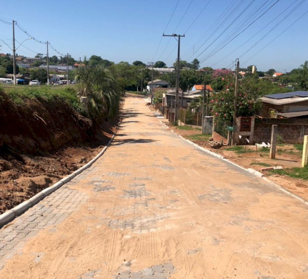 Prefeitura entrega pavimentação da rua Marcelo Gama