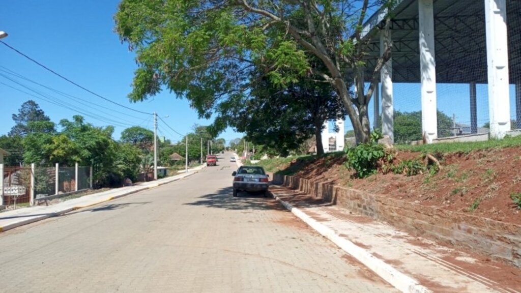 Prefeitura entrega pavimentação da Rua José Luiz Faiet