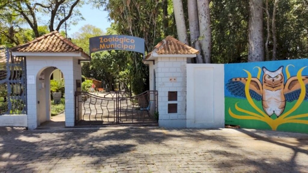 Zoológico Municipal estará aberto nesta segunda-feira