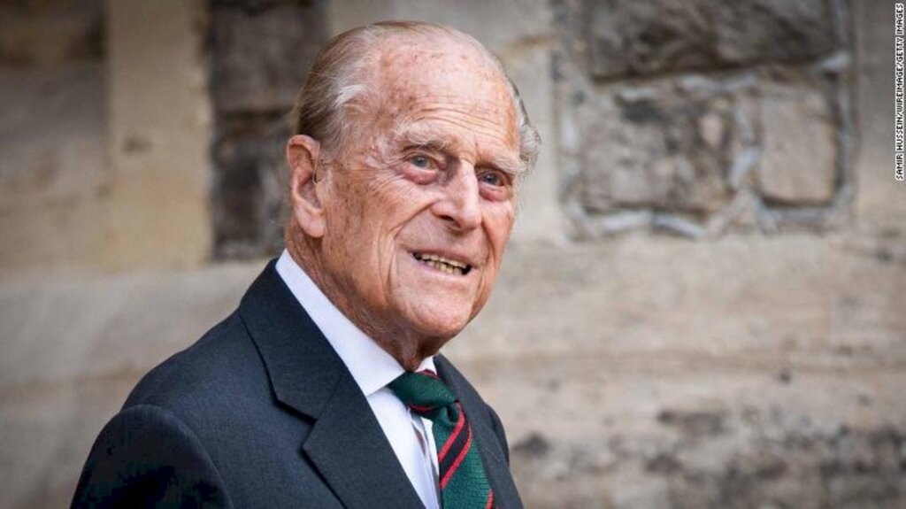 Príncipe Philip, marido da rainha Elizabeth II, morre aos 99 anos