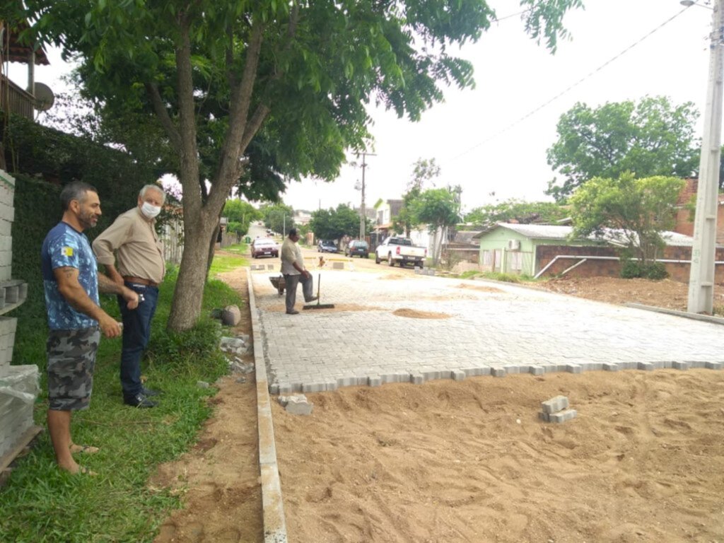 Calçamento da rua 24 de Maio está na reta final