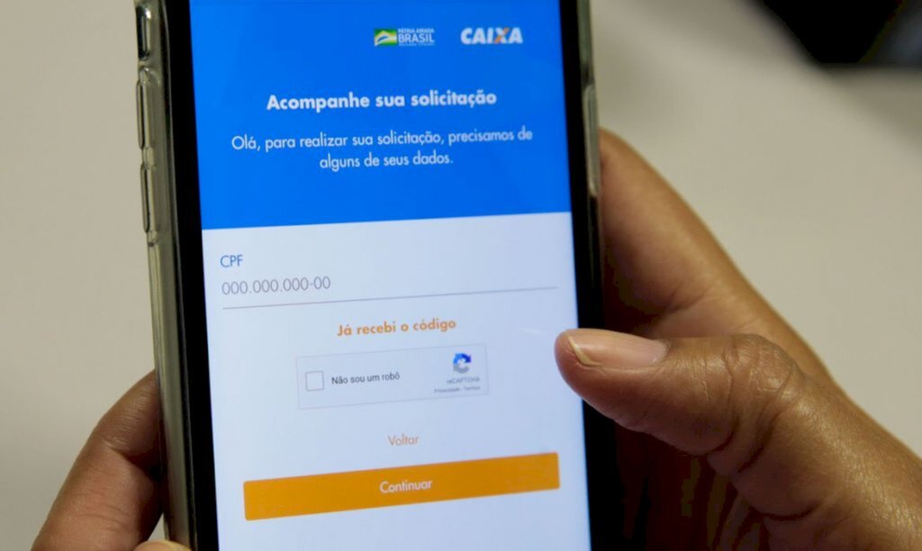 Caixa paga auxílio para nascidos em outubro