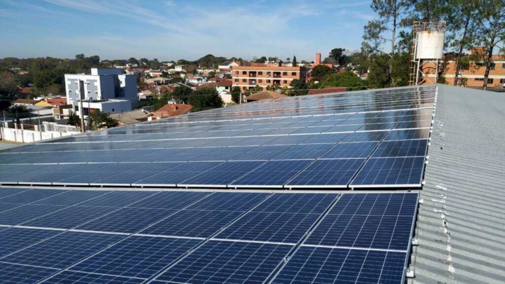 Sistema de painéis solares do Ginásio Derli Steimetz será inaugurado dia 04