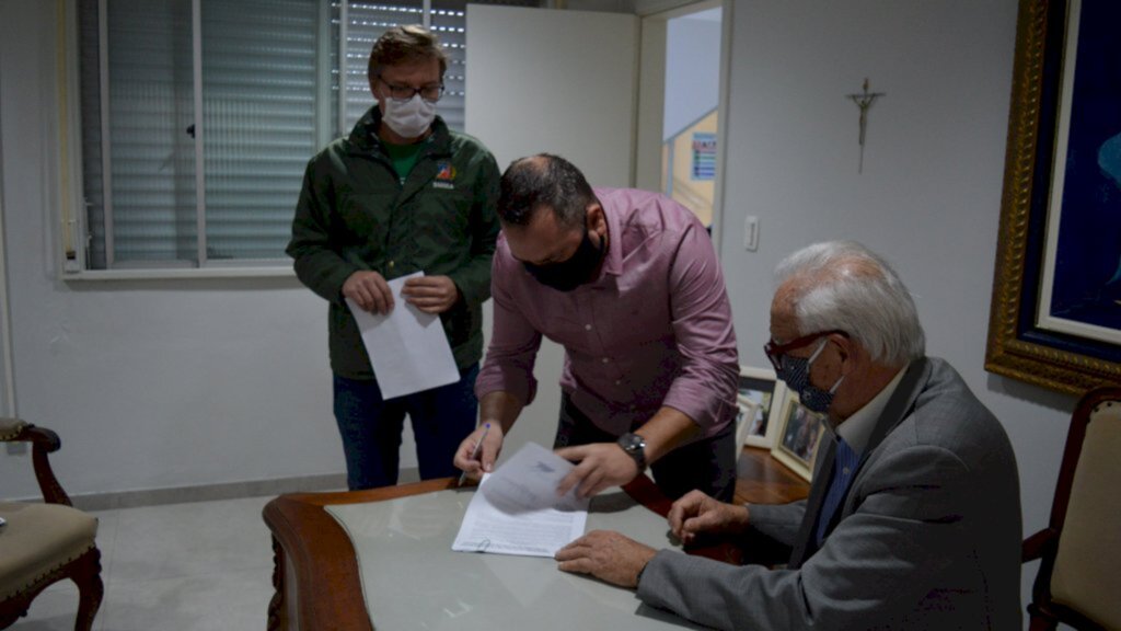 Assinado contrato para limpeza pública em Cachoeira do Sul