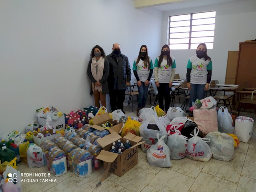 Dia de Cooperar arrecada 5 toneladas de alimentos e 2,8 mil itens