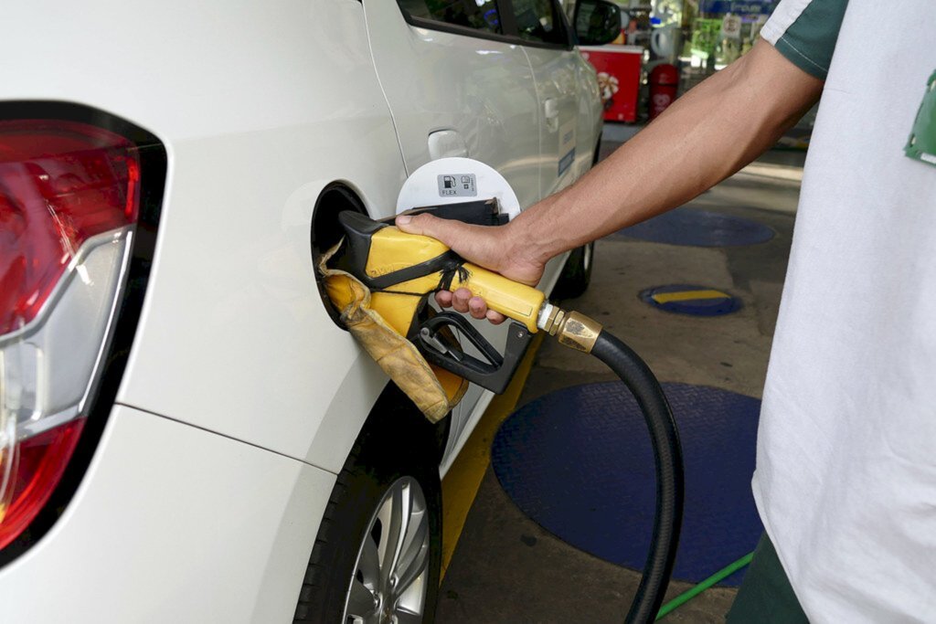 Governo do RS reduz ICMS da gasolina de 25% para 17%