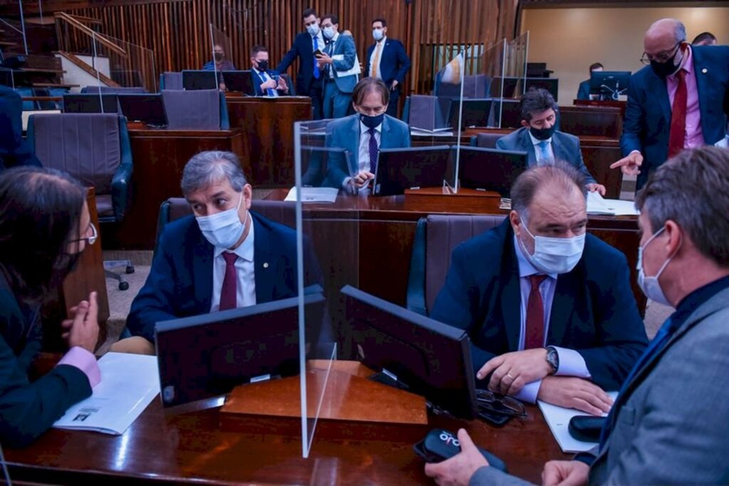 Deputados derrubam quórum e votação fica para semana que vem