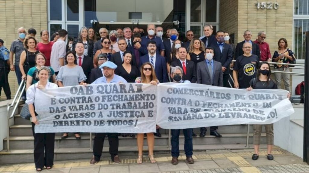 SintraJufe-RS afixa outdoors para reforçar campanha contra extinção de Varas Trabalhistas