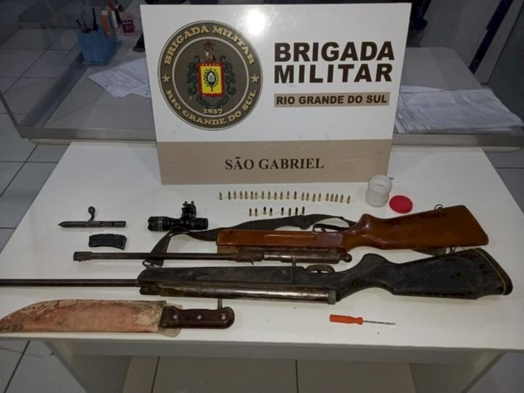 Patrulha Rural prende dois elementos por porte ilegal de arma de fogo