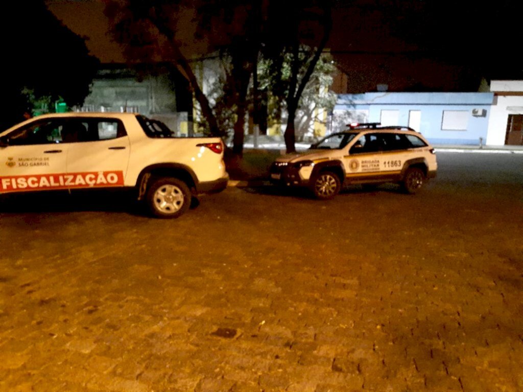 Estacionamento da Urcamp vira ponto de encontro e local para aglomerações