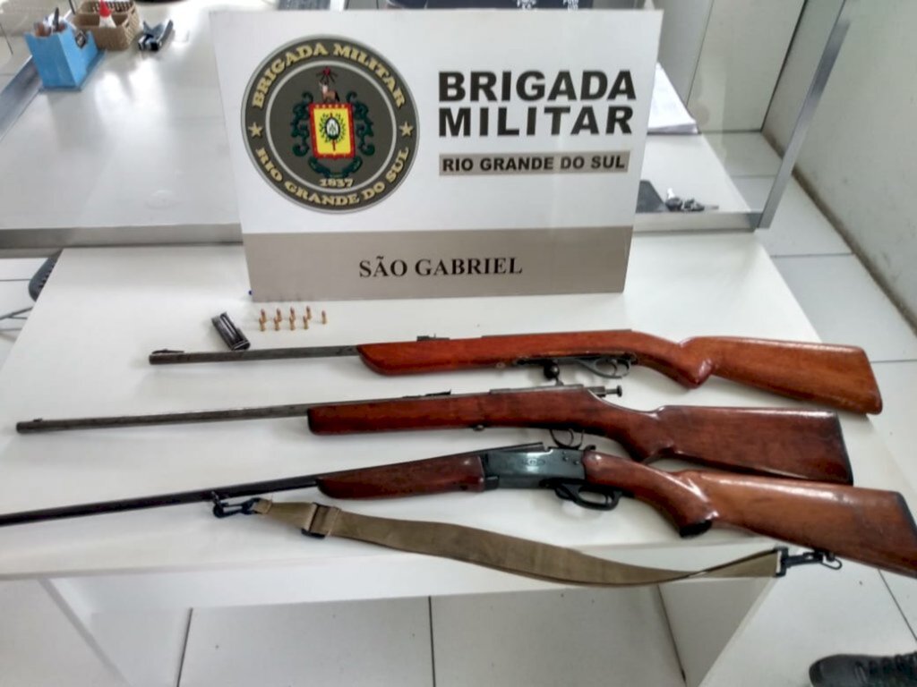 Homem é preso por posse irregular de armas de fogo