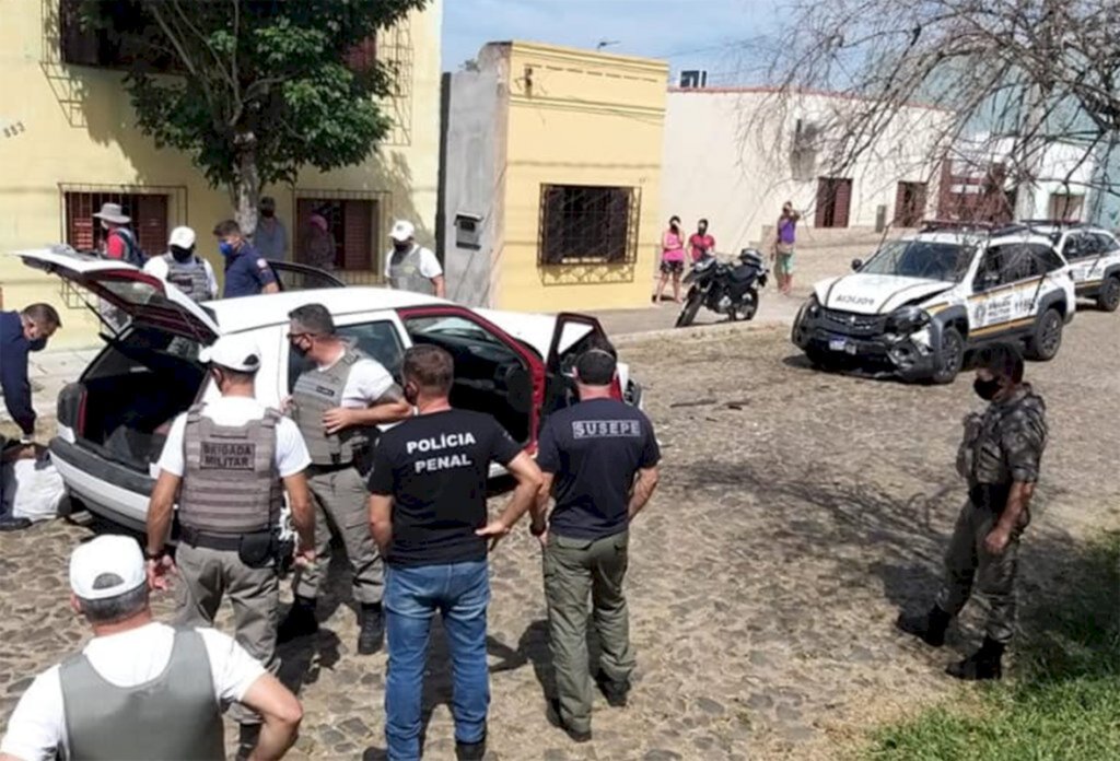 Policiais ficam feridos ao evitar fuga de elementos que jogavam drogas e celulares para dentro do presídio