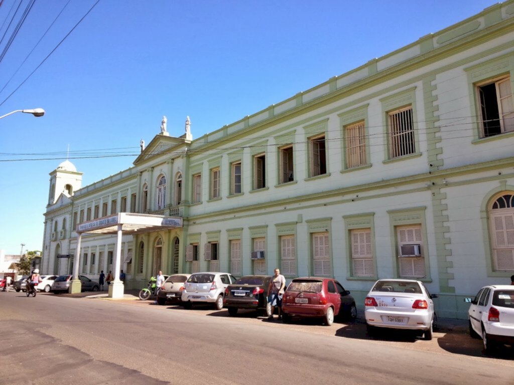 Sem médicos plantonistas, Santa Casa fecha UTI covid-19