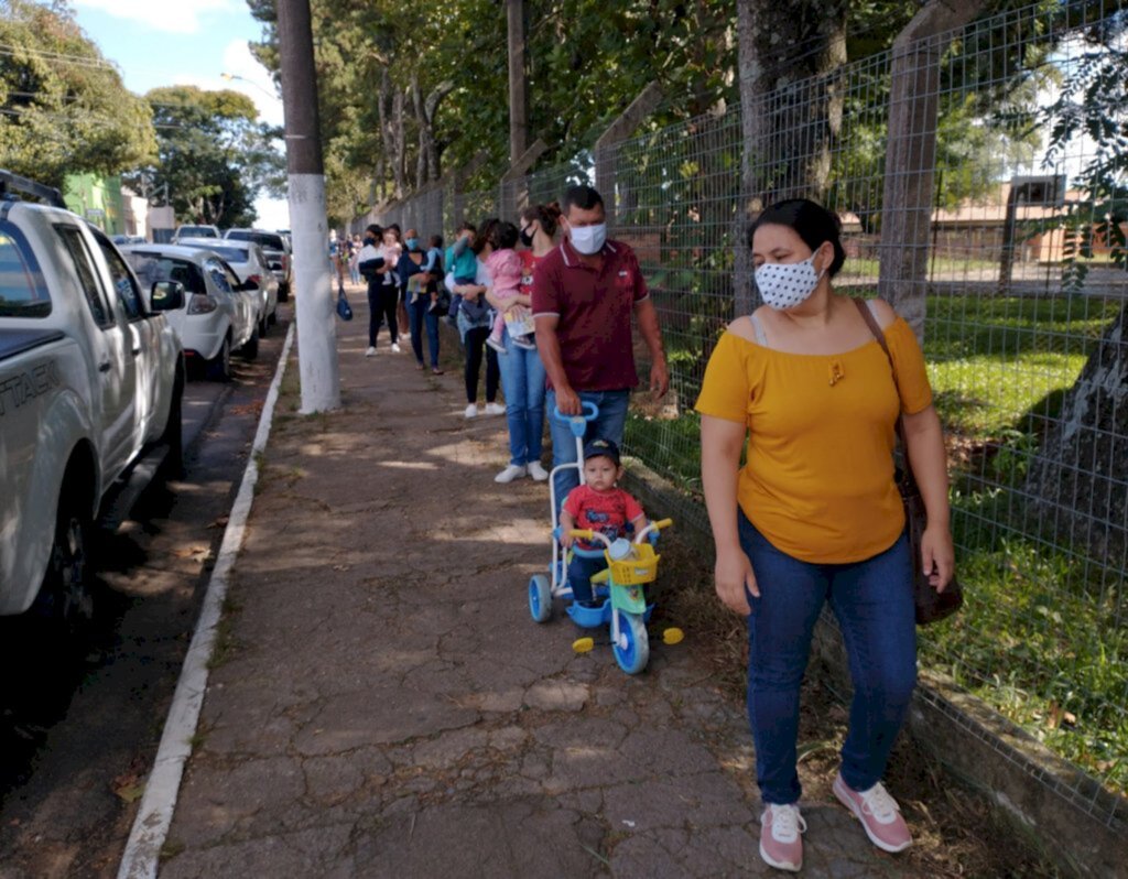 São Gabriel vacina 384 crianças no primeiro dia da campanha contra a gripe 'A' (H1N1)