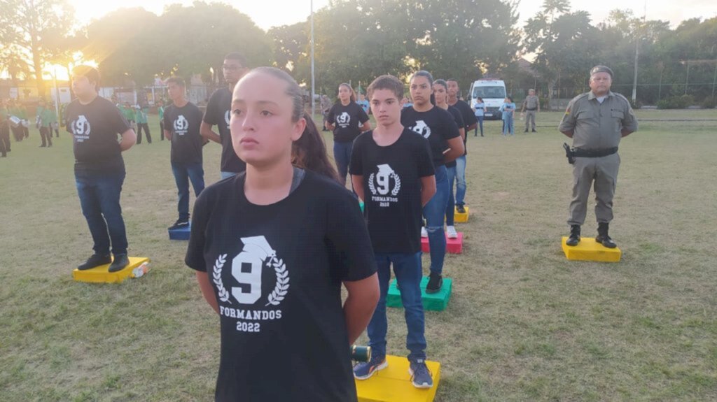 Caic realiza sua primeira formatura como escola Cívico-Militar