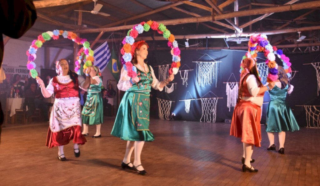 Festa das Mimosas celebra 30 anos em homenagem ao dia do professor