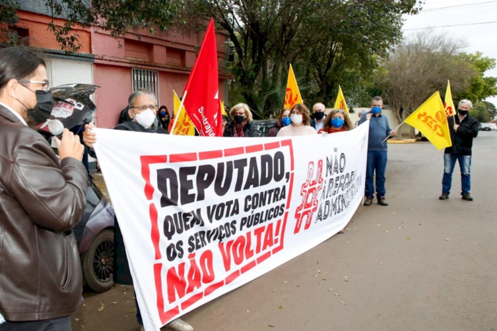 Com o slogan 'Quem votar não volta', CPERS e Frente de Servidores Públicos iniciam mobilizações regionais contra a Reforma Administrativa