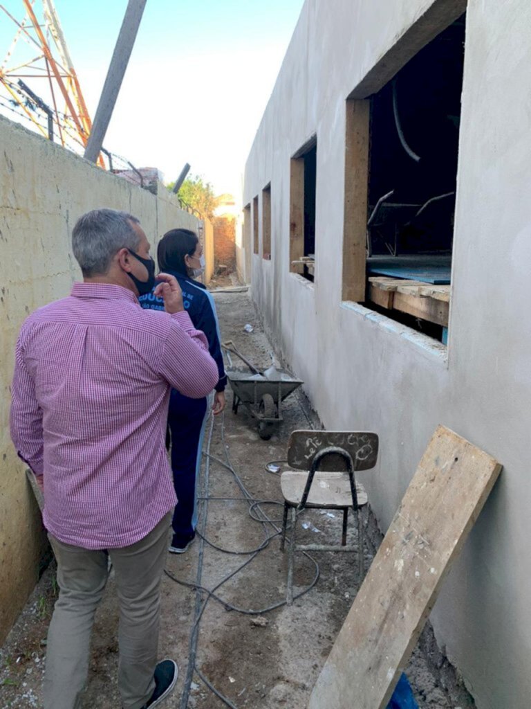 Sildo acompanha obras de ampliação da Escola Nossa Senhora Menina