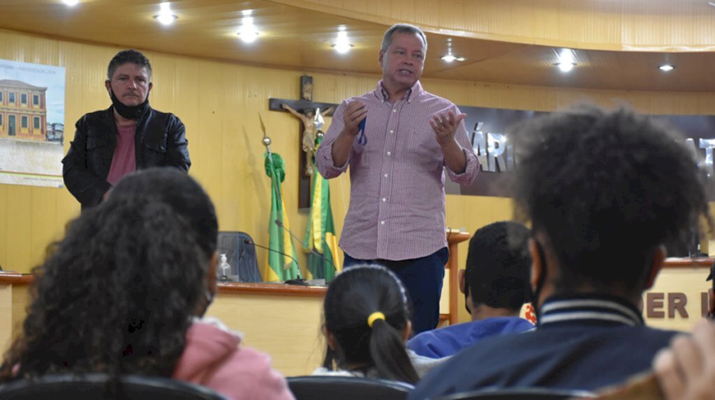 Alunos do Carlota apresentam projeto de conscientização sobre o Dia da Síndrome de Down aos vereadores