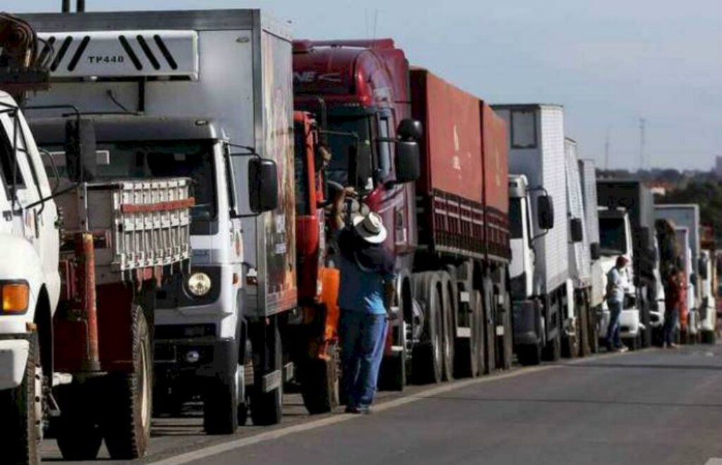 Caminhoneiros rechaçam possibilidade de greve na região