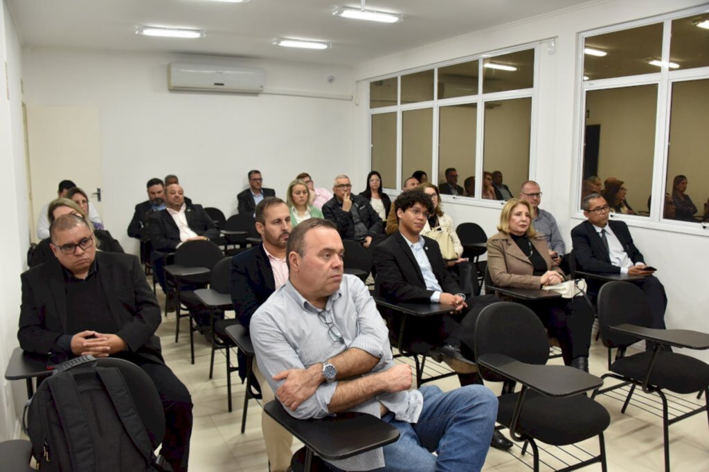 Rossal conversa com advogados trabalhistas na OAB de São Gabriel