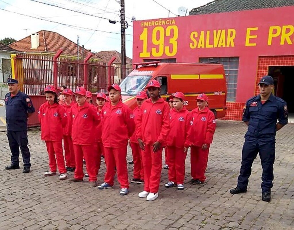 Bombeiro Mirim começa em maio envolvendo 20 alunos da Rede Municipal