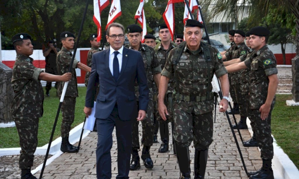 Comandante Militar do Sul recebe medalha Plácido de Castro