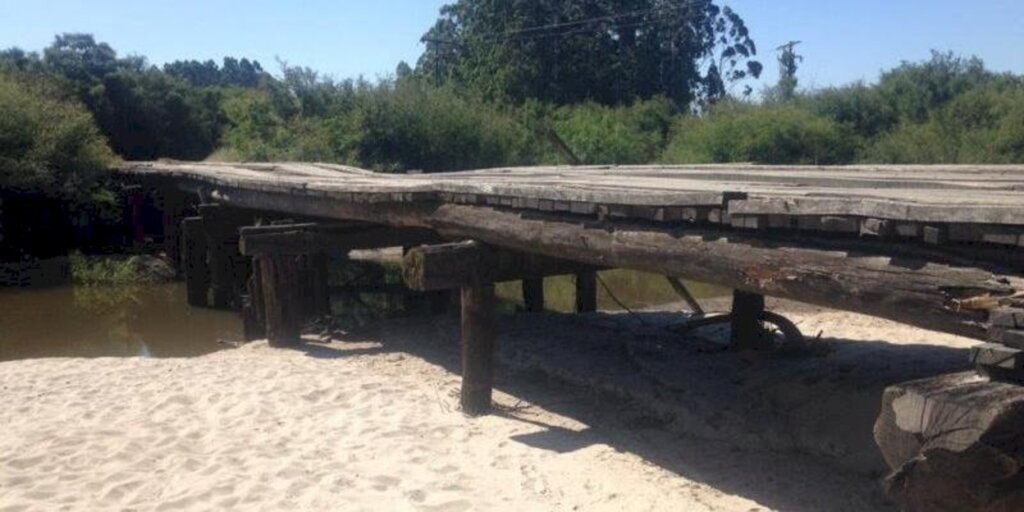 Ponte de madeira é interditada de São Gabriel com Santa Maria