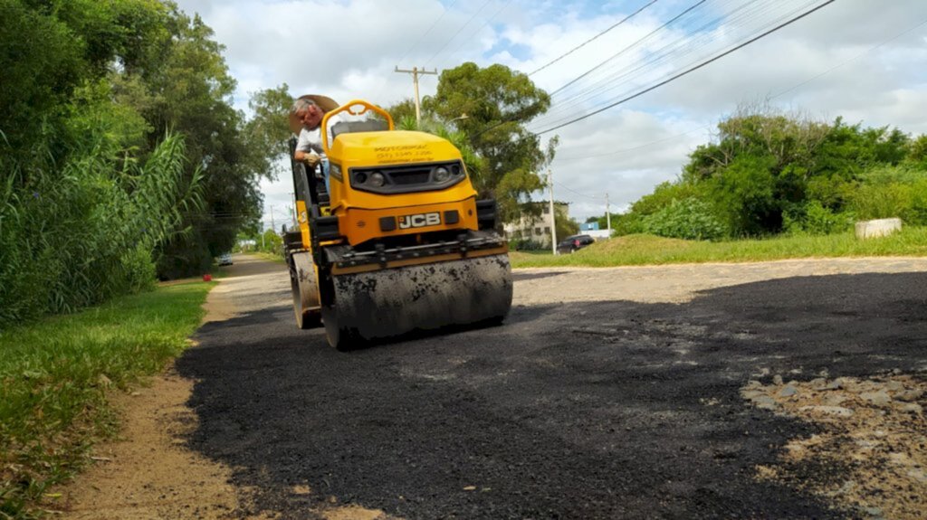 Operação tapa-buracos recupera asfalto e trechos de calçamentos da zona sul e leste