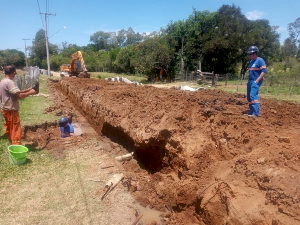 Obras de drenagem preparam futuro asfalto no Jardim Europa