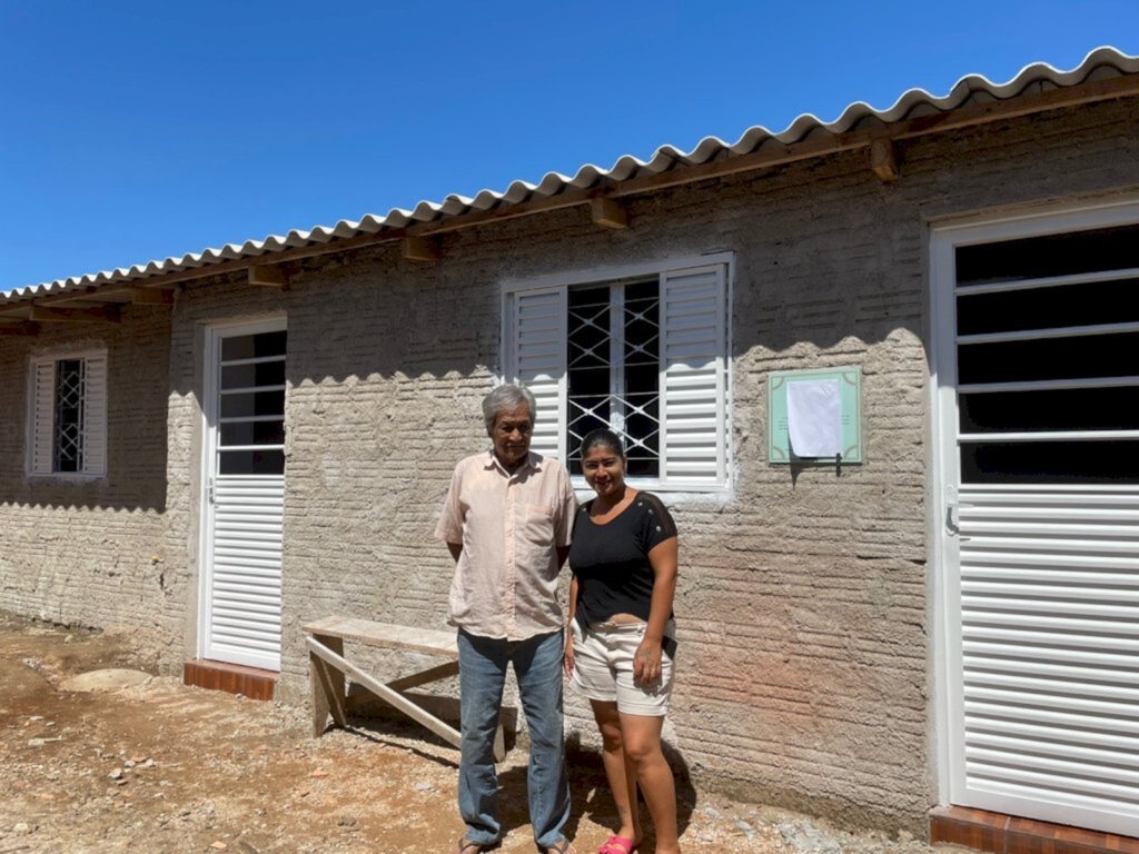 Prefeitura entrega residência no Bairro Élbio Vargas