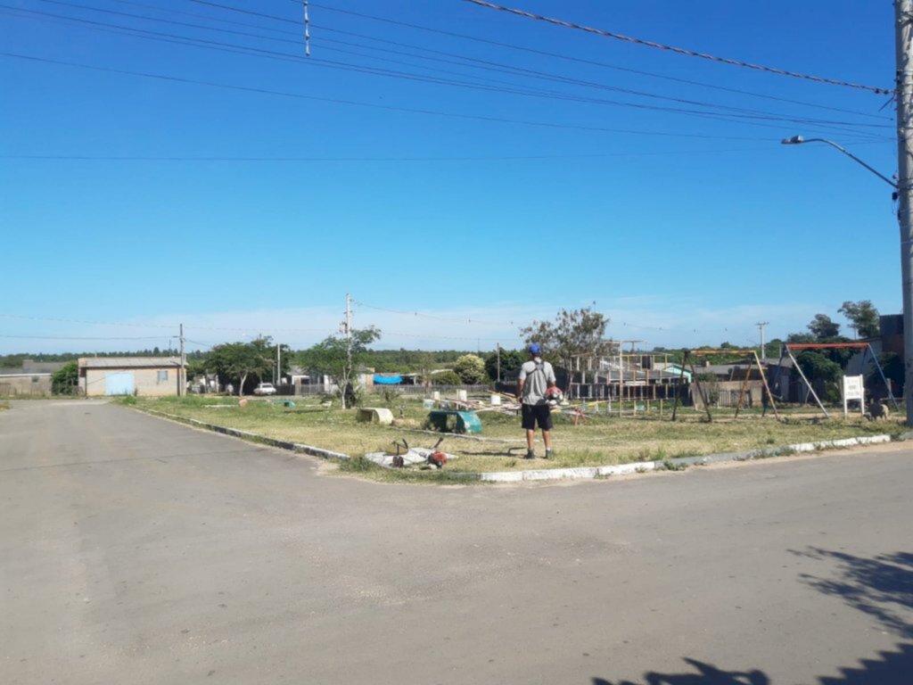 Prefeitura realiza mutirão de limpeza urbana