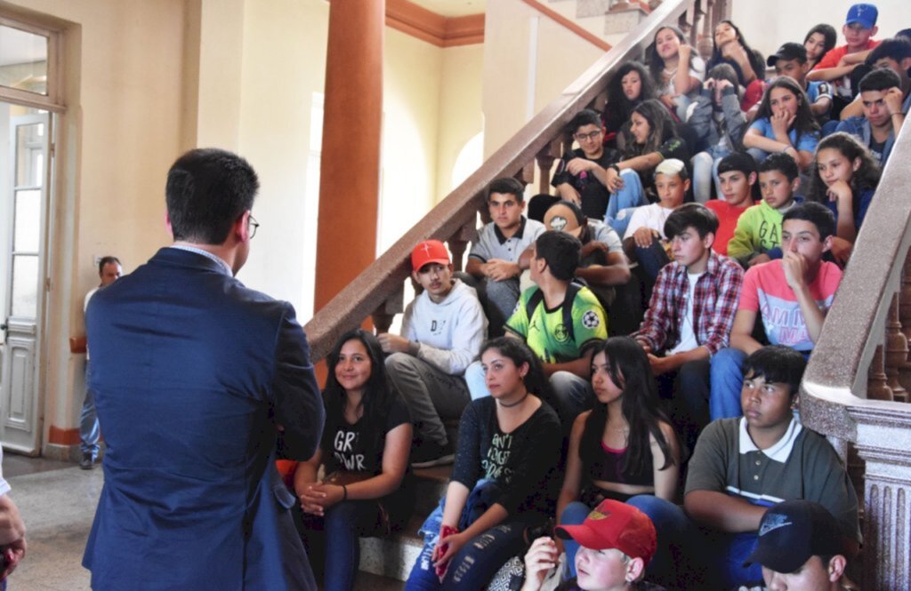 Prefeito recebe alunos da Escola Mascarenhas de Morais na Prefeitura