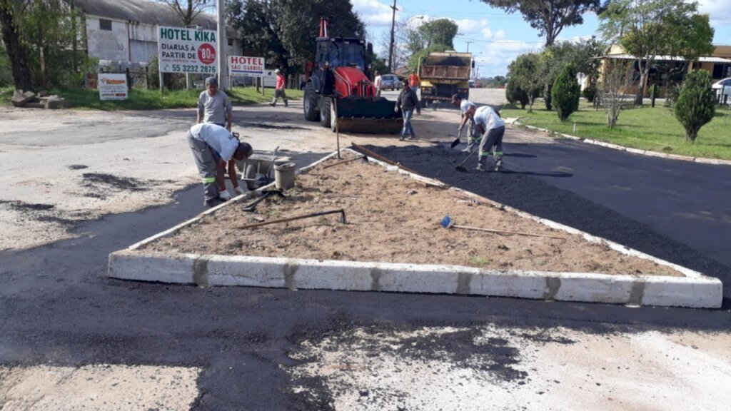 Prefeitura atua em obras de infraestrutura