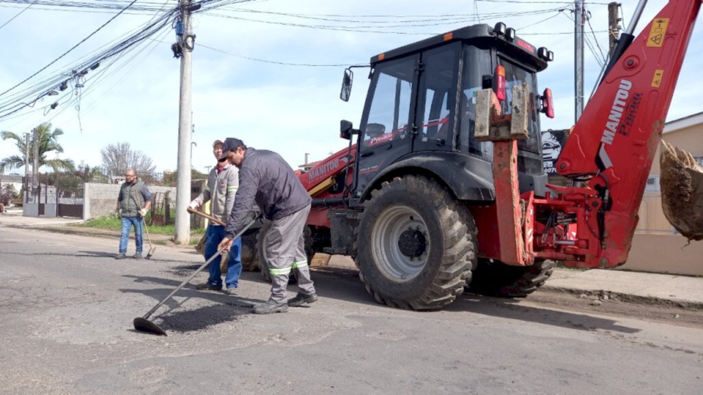 Ruas recebem operação 'tapa-buraco'