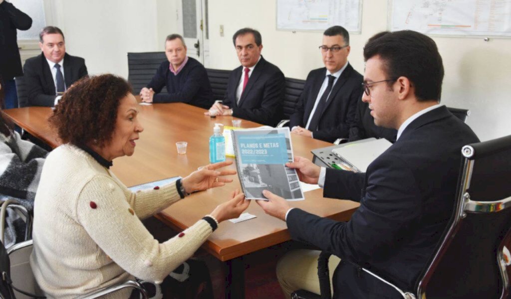 Prefeito recebe comitiva do tribunal de justiça do Estado
