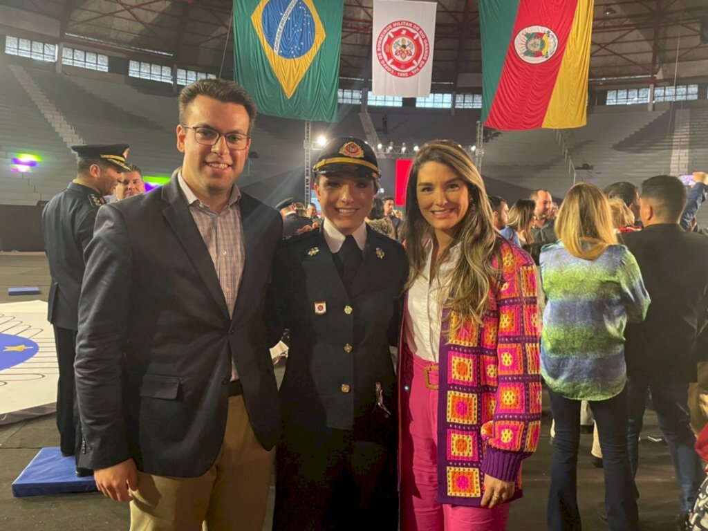 Prefeito prestigia formatura da primeira gabrielense capitão bombeira